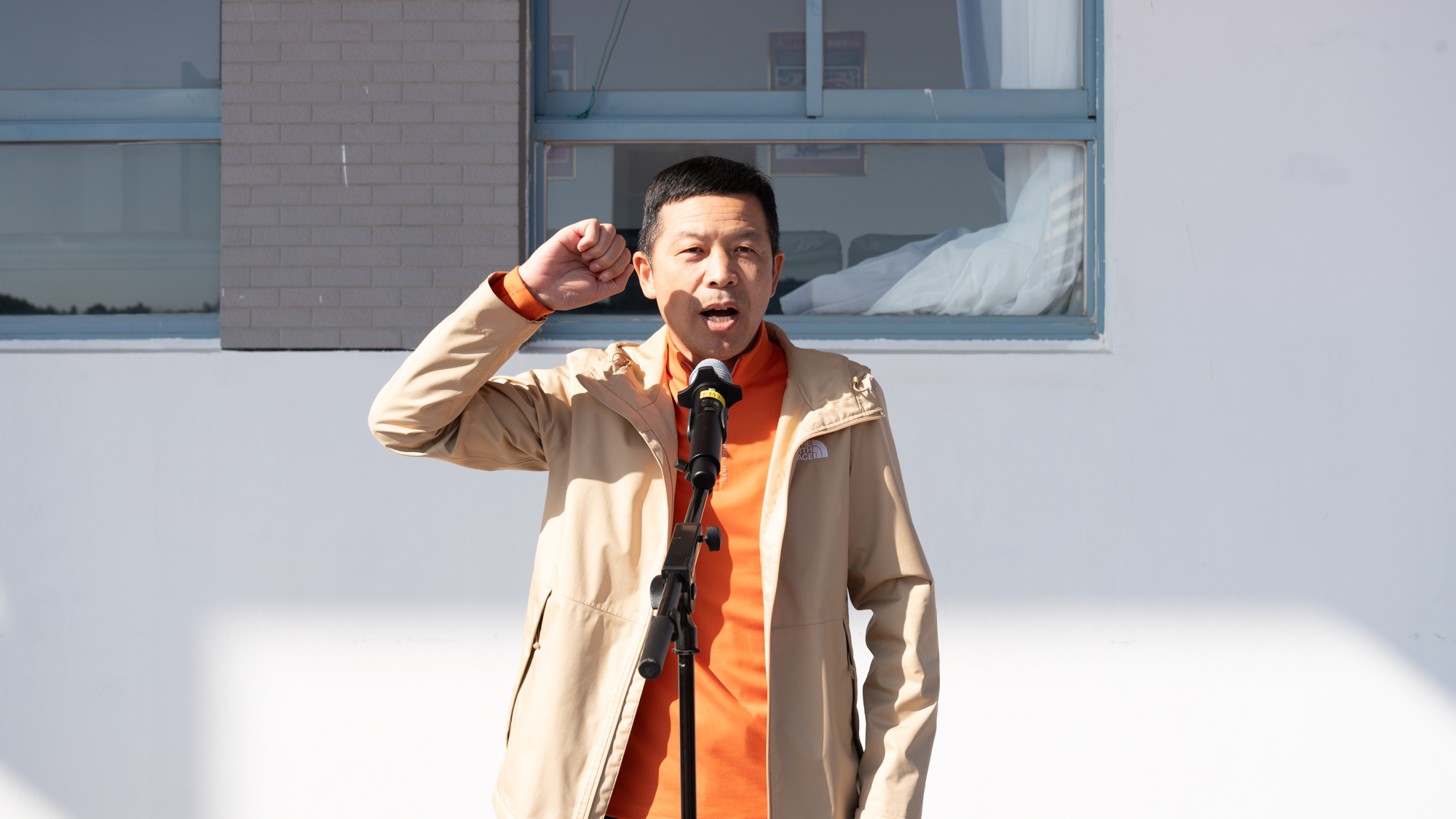 体育科学学院王维军老师代表裁判员宣誓